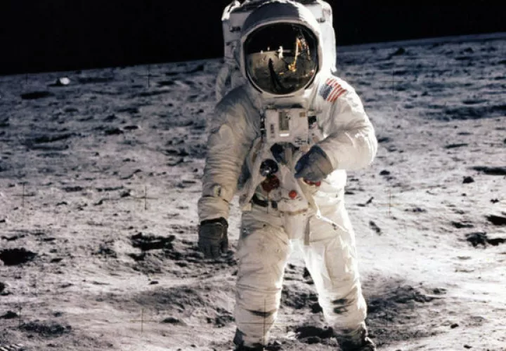 Neil Armstrong fue el primer hombre que pisó la superficie lunar. Foto/ AP