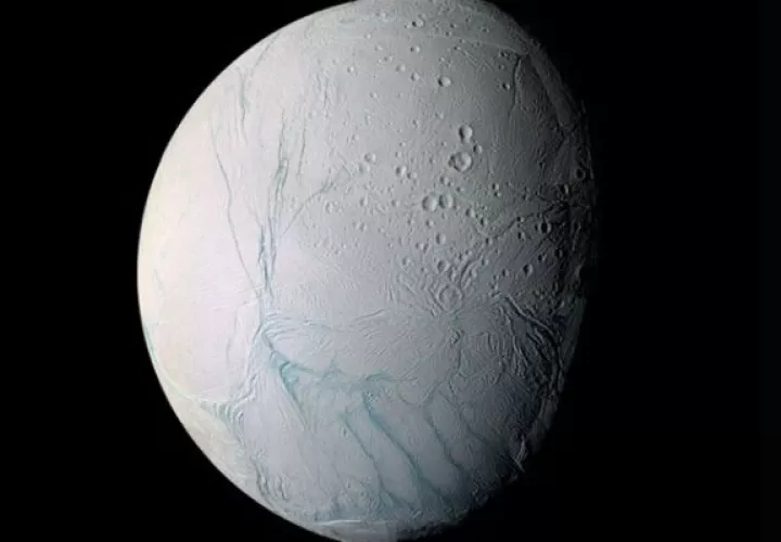 Encédalo, una de las lunas de Saturno. Foto/ NASA