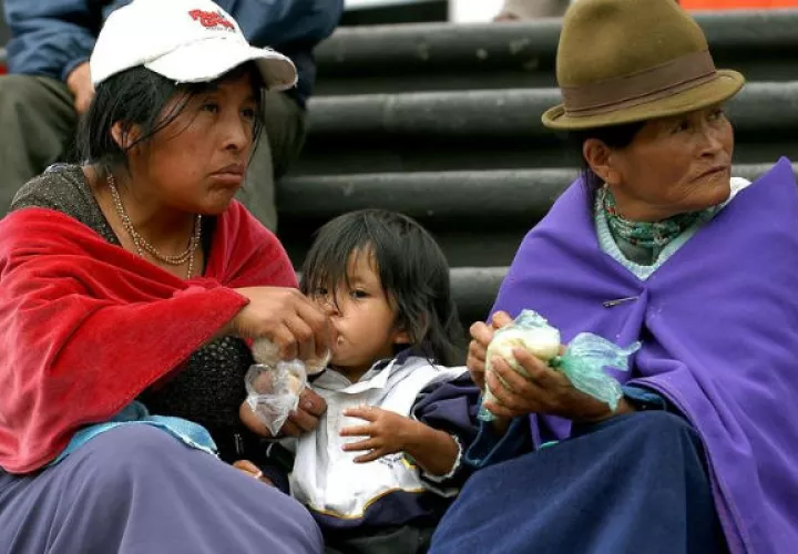Las abuelas pueden influir en la alimentación. Foto/ EFE