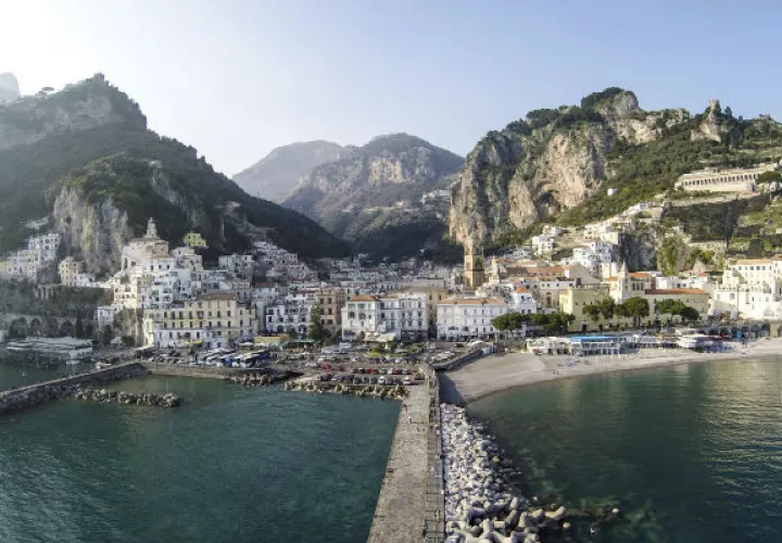 Foto de la Bahía Amalfi, en Italia tomada por un dron. Foto/ EFE