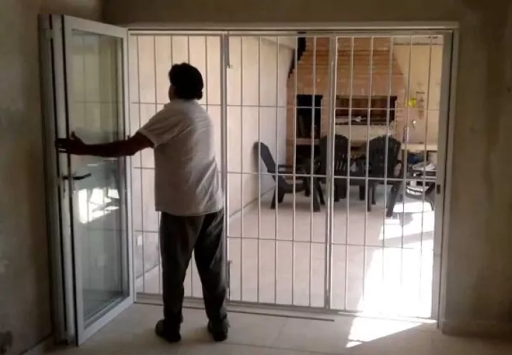  Las puertas antirrobos más habituales en las viviendas panameñas son las blindadas, cuyas placas pueden estar hechas de madera, metal o aleaciones.  / Archivo
