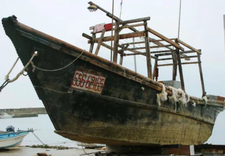 Al menos 13 botes de madera han aparecido.