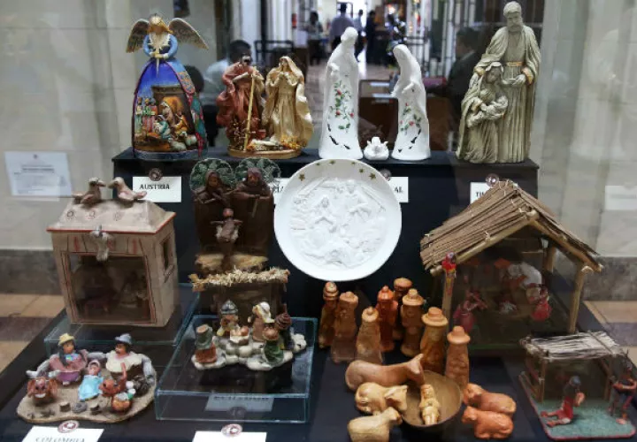 Colecciona más de veinte mil figuras de nacimientos. Foto/ EFE