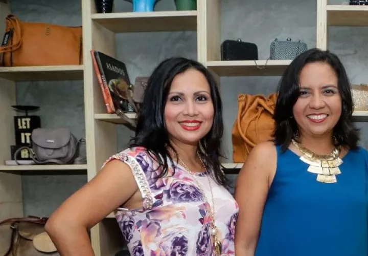 3. Mildred de Gómez y Esterlina de Gómez. 