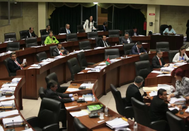  Exigen investigar la 'narcopolítica'  