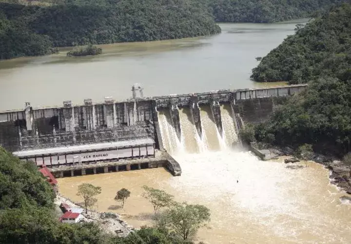 "La privatización del agua transforma la necesidad de la población en un negocio para las transnacionales", afirma diputado.  / Archivos