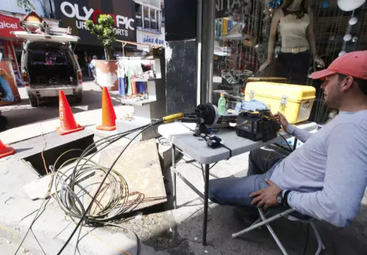 Dicha Ley establecía que la tasa aplicaba  a todos los clientes en la factura mensual de  servicios de  telecomunicación básica local entre otros/Archivo.