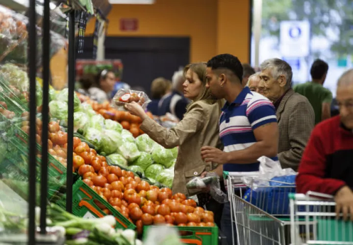 Gastan más de lo que cobran. Foto/ EFE