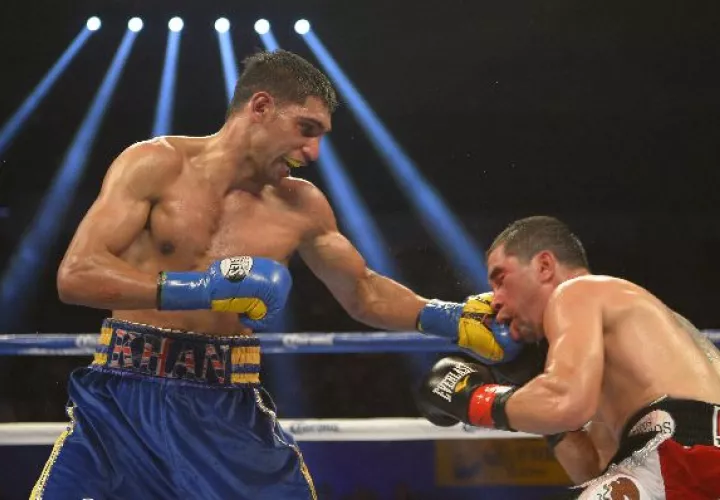 Khan quiere pelear como Mayweather Jr. 