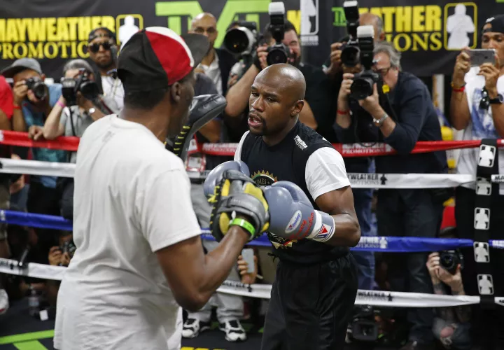 Mayweather Jr. promete regresar al boxeo 