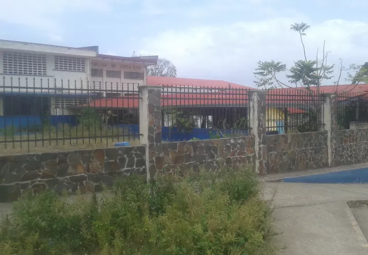 Incertidumbre rodea a los estudiantes de la escuela Costa Rica 