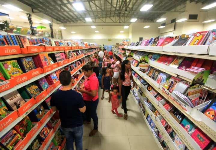    Padres enfrentan  inicio de clases con recorte de ayudas 