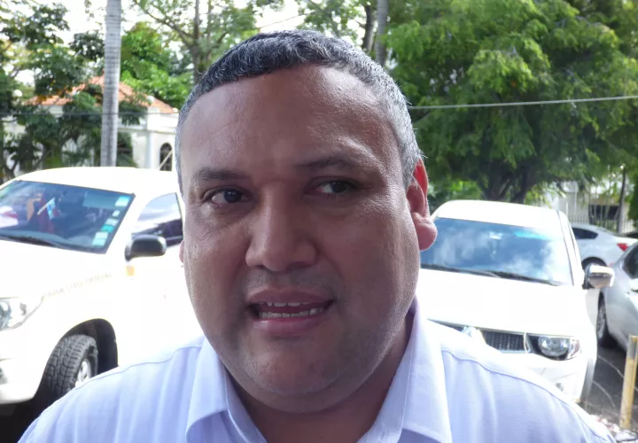    Padres enfrentan  inicio de clases con recorte de ayudas 
