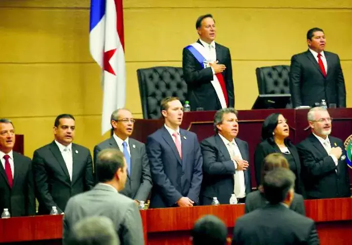  'Ministros no dan la talla', tras 20 meses de gobierno 