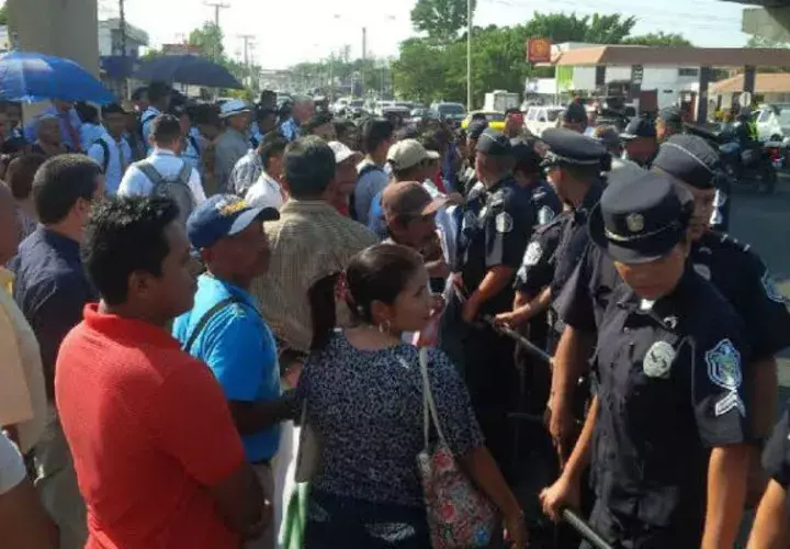 La PN se mantiene vigilando. Foto/ Víctor Rodríguez