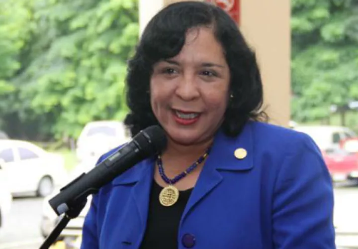 Marcela Paredes de Vásquez dice que matricula es voluntaria