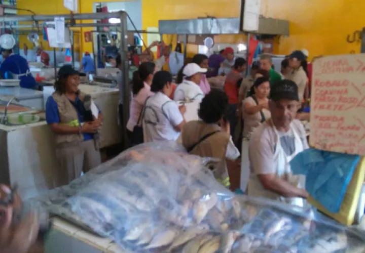 Operativos en el mercado. Foto/ Elena Valdez