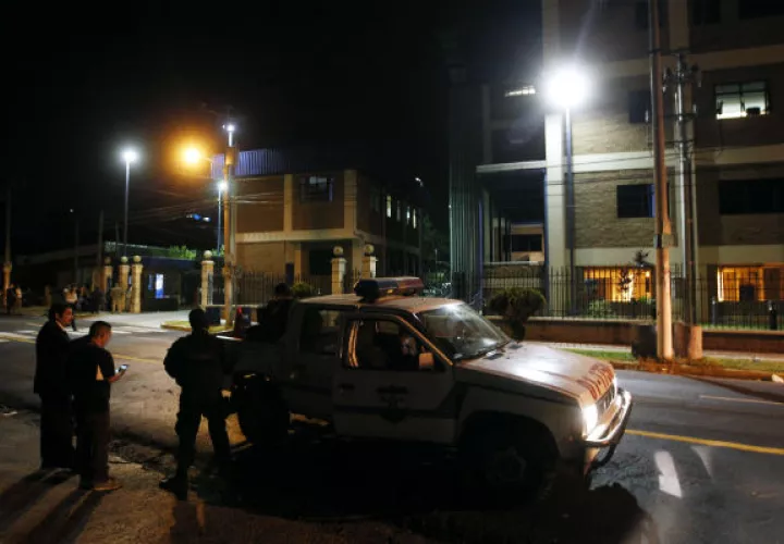 Policía salvadoreña busca a varios militares prófugos. Foto/EFE