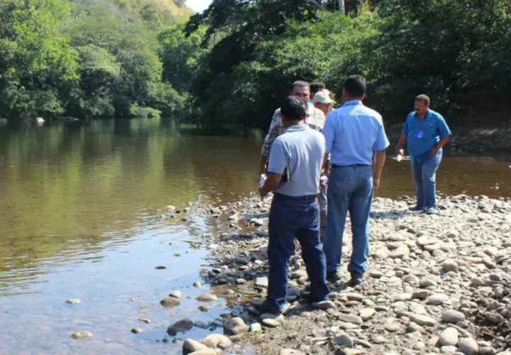 Inspección al río. Foto José Adames