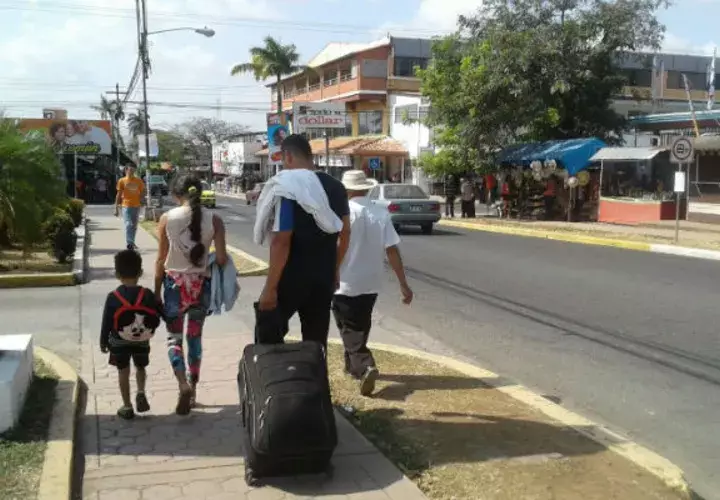 Primeros visitantes. Foto/ Zenaida Vásquez