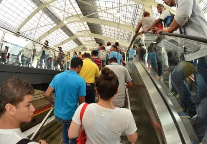 Preocupación ante  el sobrecargo de pasajeros en el metro de Panamá