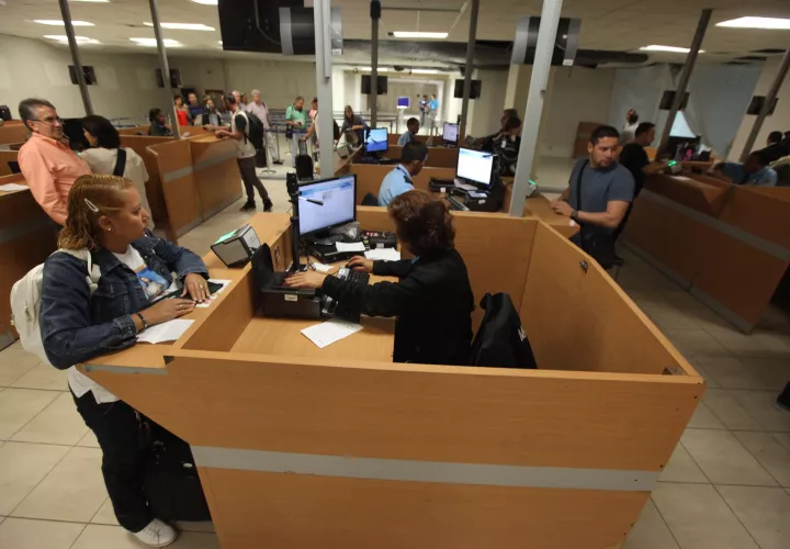 Aumento al impuesto de salida afecta a aerolíneas 