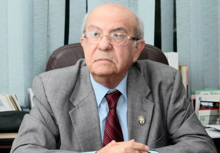 Garcia de Paredes dice Adios a la Universidad en septiembre