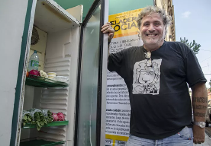  Fernando Ríos, el creador de la "heladera social". Foto/ EFE