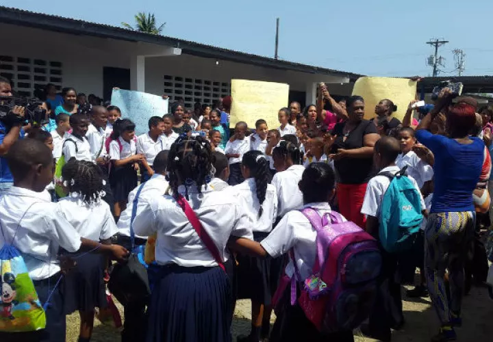 Exigen mejoras en la escuela. Foto/ Delfia Cortez