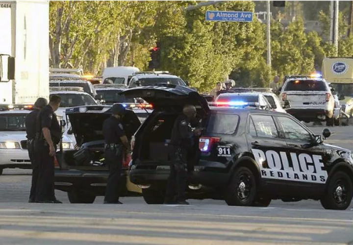 Agentes de la policía en un tiroteo registrado en San Bernardino (California, USA), el pasado mes de diciembre. EFE