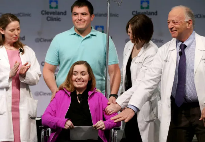 Lindsey,dijo que los médicos "actuaron muy rápidamente para asegurar mi salud y mi seguridad. FOTO/AP 
