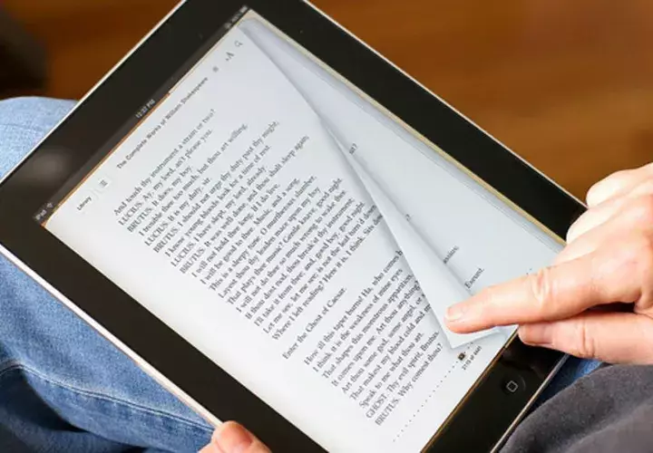 Estrategia "online" permite descargar el primer libro gratis y cobrar por los capítulos o libros siguientes.  / Web