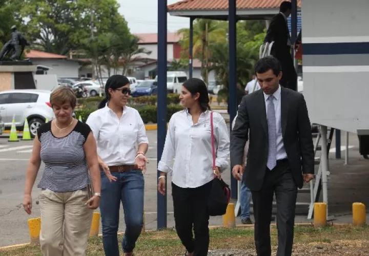 Esposa e hijo de Mulino se convirtieron en su soporte, mientras el exministro estuvo en detención preventiva