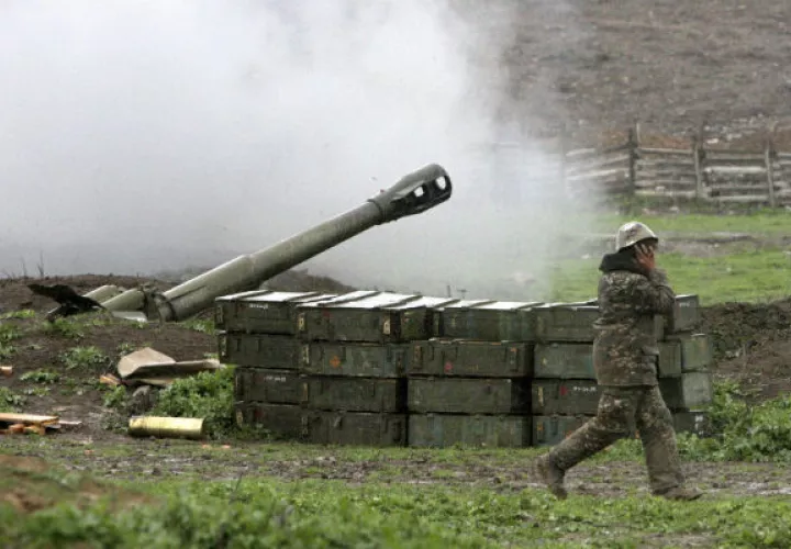 Artillería del ejército de autodefensa de Nagorno-Karabaj. Foto/AP
