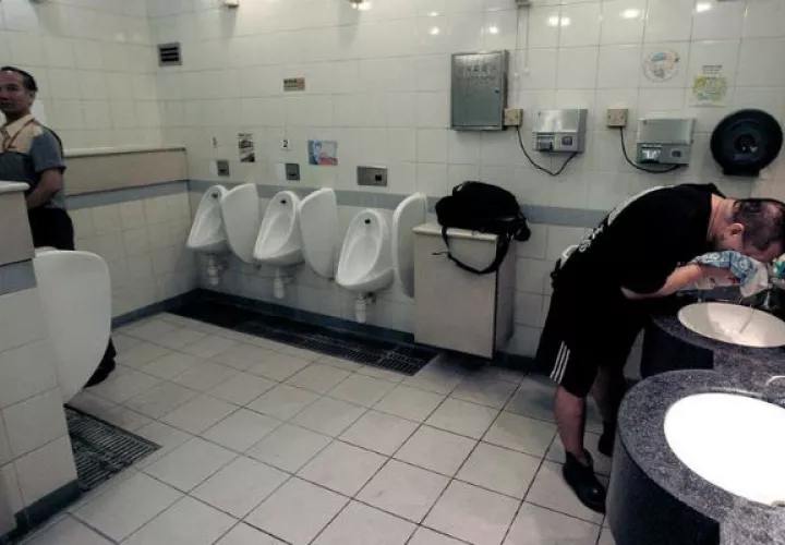 Un baño público de Hong Kong. Foto/ EFE