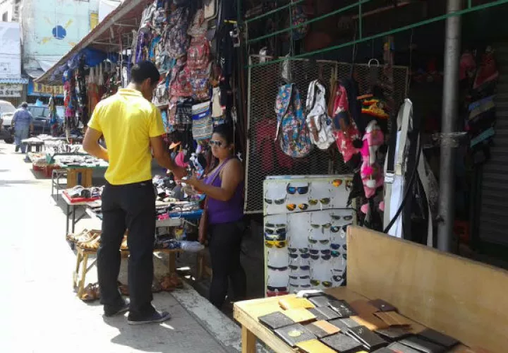 Fotos- Los vendedores del lugar aseguraron que defenderán su sustento. Foto/ Thays Domínguez 