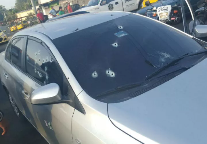Vehiculo donde viajaban las víctimas en doble homicidio de Tocumen 