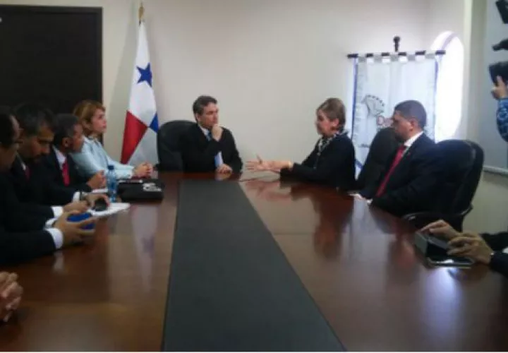 Castillero Hoyos acompañado por Elsa Fernández en toma de posesión del cargo 