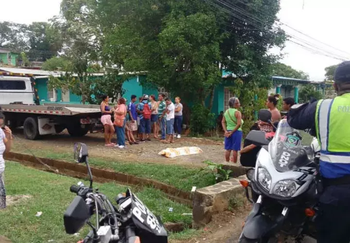 Vecinos consternados. Foto: Raimundo Rivera 