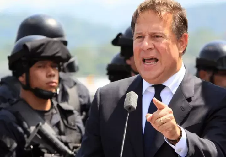 A Varela se le señala de querer revivir el militarismo en los estamentos. /Foto Archivo