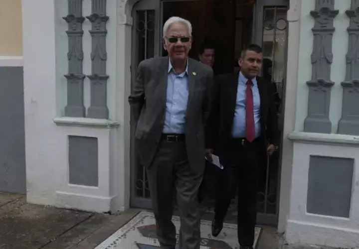 Abogados de Ricardo Martinelli se volverán a presentar hoy al Ministerio de Relaciones Exteriores. /Foto Víctor Arosemena