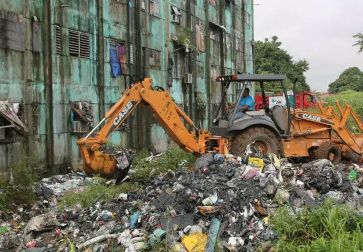 Aplican multas a comercios por mala exposición de la basura 