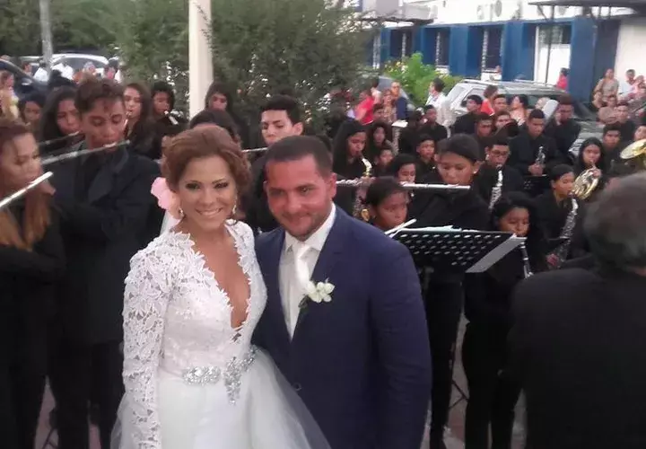 La pareja celebró su boda en una parroquia de Chitré en febrero pasado / Cortesía.