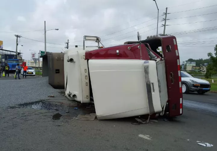 Así quedó el pesado vehículo. Foto: Delfia Cortez