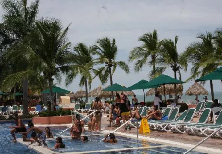 La crisis ha llevado a algunos grandes hoteleros a bajar sus tarifas hasta un 30%/Archivo.