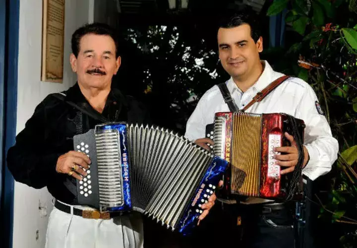 Dorindo (izq), un ícono de la música típica. Foto: Zenaida Vásquez 