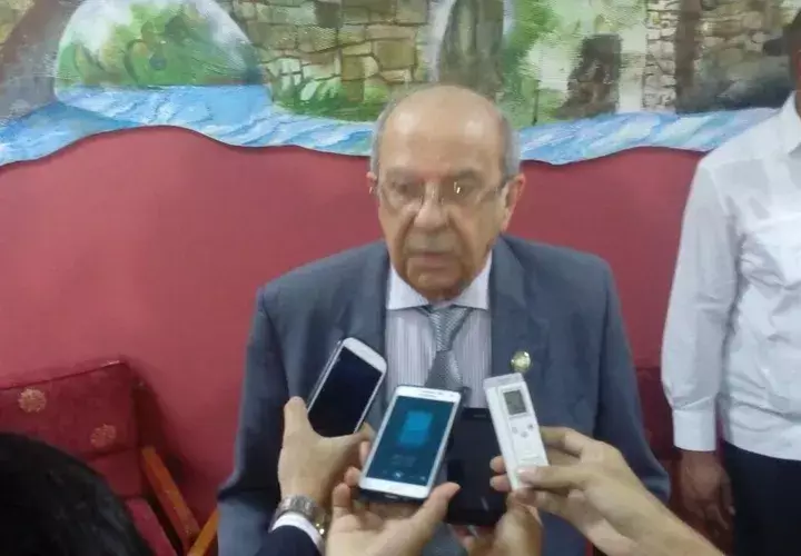 Gustavo Garcia de Paredes dejará en tres meses deja el cargo de rector. 