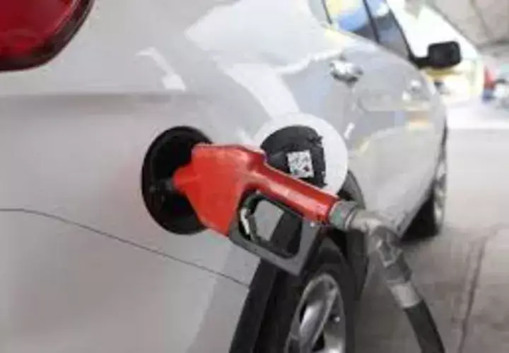 La gasolina de 95 octanos costará 0.73 centavos el litro, el diésel bajo en azufre tendrá un costo de $0.55 el litro/Archivo.