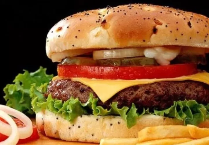 Hamburguesa con queso. Foto Ilustrativa/ EFE