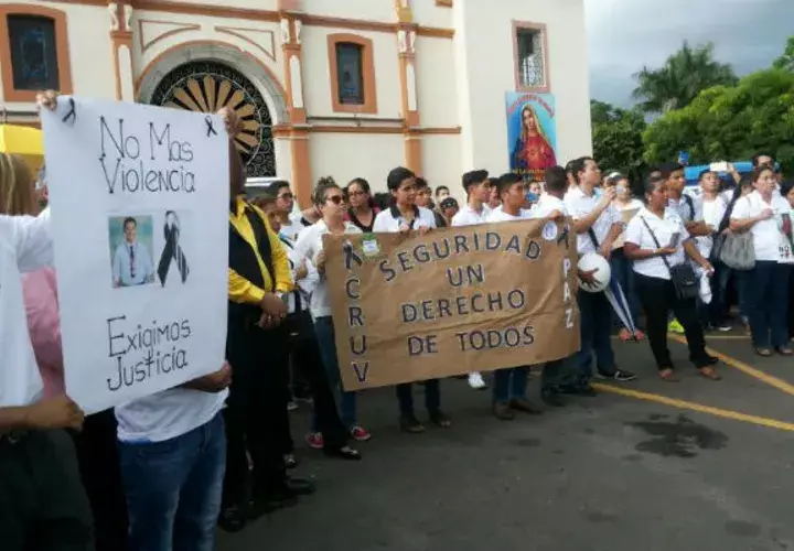 Piden un alto a la violencia. Foto: Víctor Eliseo Rodríguez 